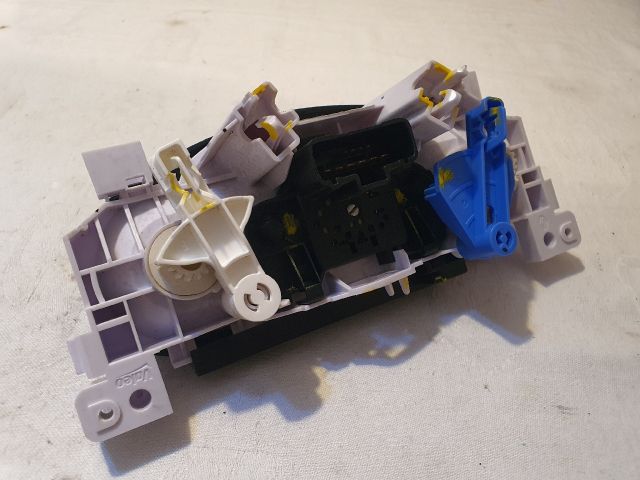 bontott DACIA DUSTER Fűtéskapcsoló (manuális klímás)