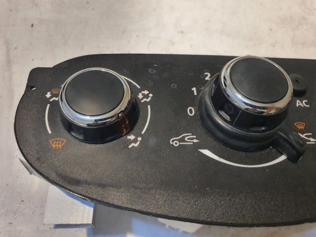 bontott DACIA DUSTER Fűtéskapcsoló (manuális klímás)