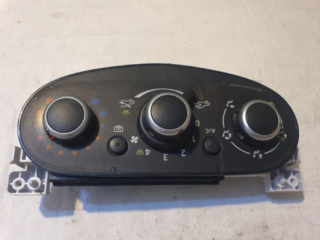 bontott DACIA DUSTER Fűtéskapcsoló (manuális klímás)
