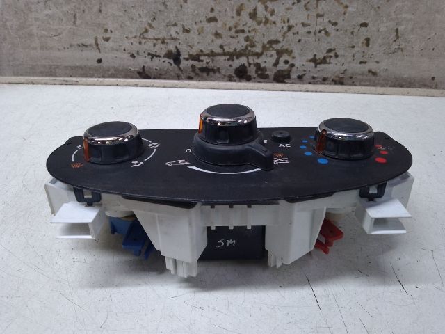 bontott DACIA DUSTER Fűtéskapcsoló (manuális klímás)