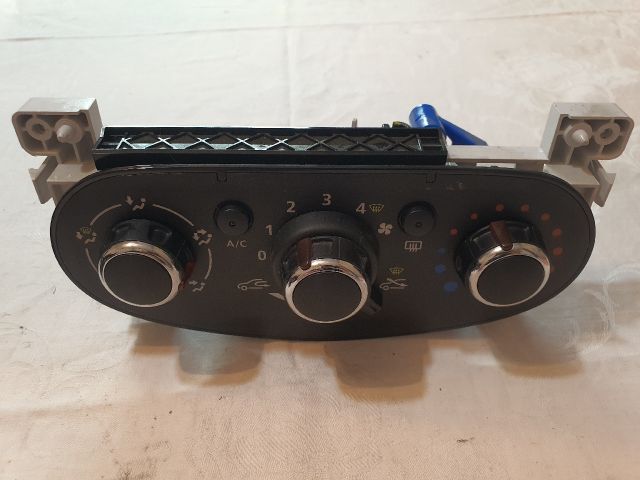 bontott DACIA DUSTER Fűtéskapcsoló (manuális klímás)