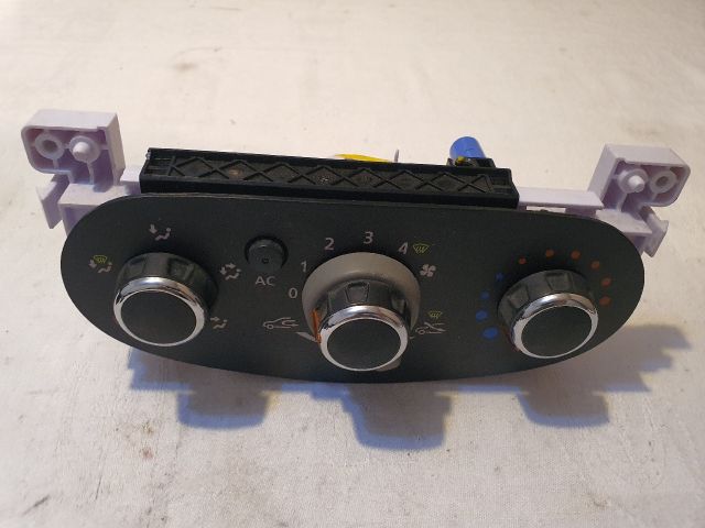 bontott DACIA DUSTER Fűtéskapcsoló (manuális klímás)