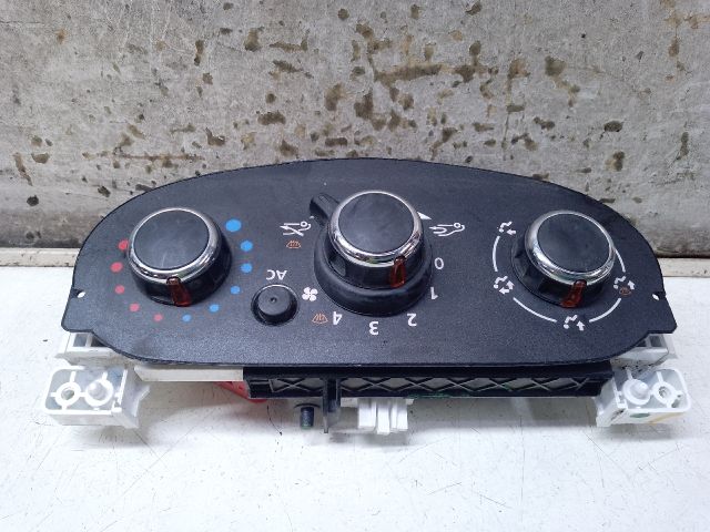 bontott DACIA DUSTER Fűtéskapcsoló (manuális klímás)