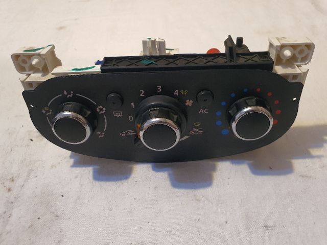 bontott DACIA DUSTER Fűtéskapcsoló (manuális klímás)