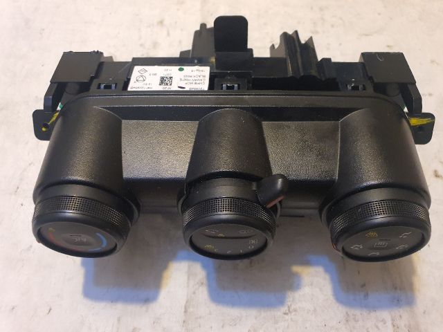 bontott DACIA DUSTER Fűtéskapcsoló (manuális klímás)