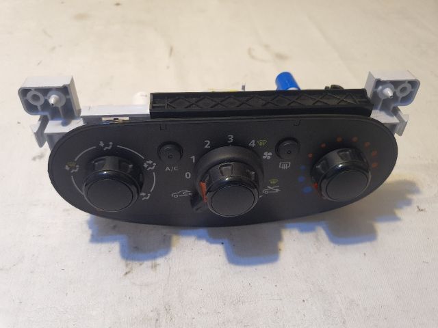 bontott DACIA DUSTER Fűtéskapcsoló (manuális klímás)