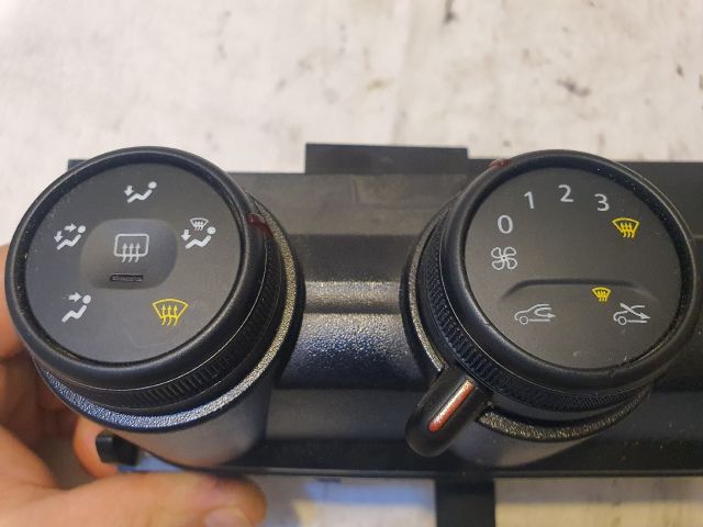 bontott DACIA DUSTER Fűtéskapcsoló (manuális klímás)