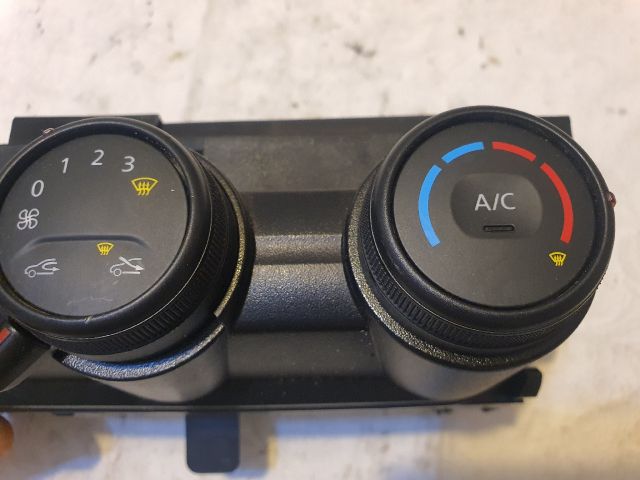 bontott DACIA DUSTER Fűtéskapcsoló (manuális klímás)