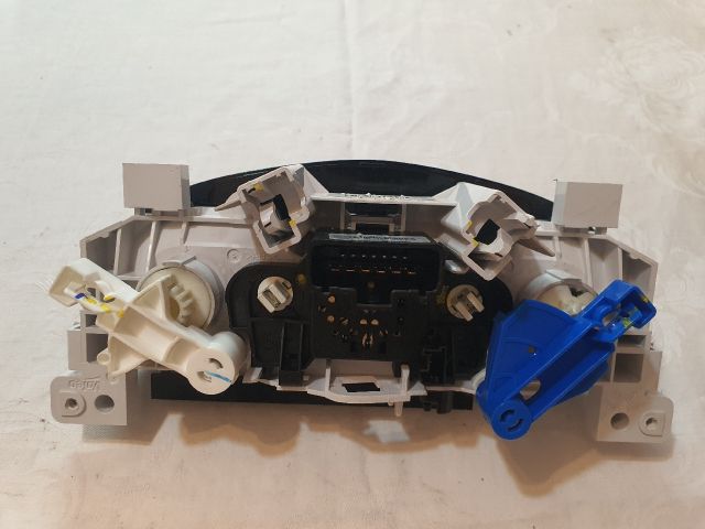 bontott DACIA DUSTER Fűtéskapcsoló (manuális klímás)