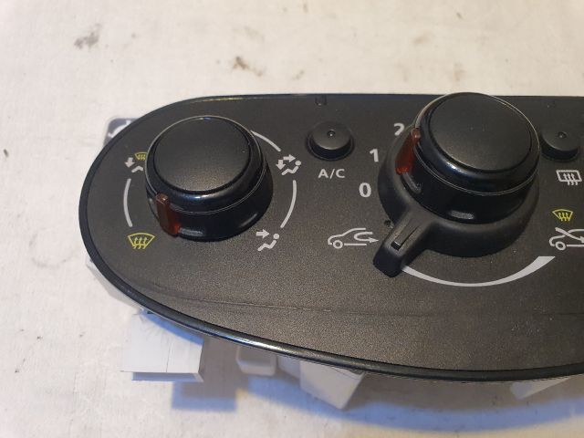 bontott DACIA DUSTER Fűtéskapcsoló (manuális klímás)