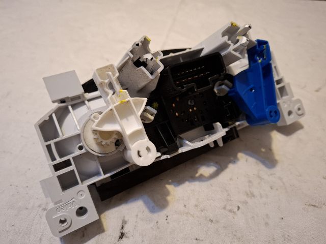 bontott DACIA DUSTER Fűtéskapcsoló (manuális klímás)