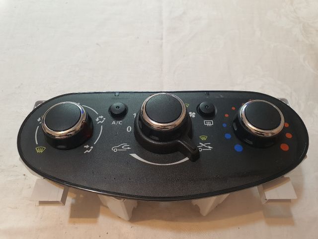 bontott DACIA DUSTER Fűtéskapcsoló (manuális klímás)