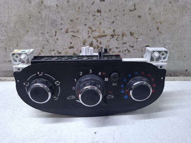 bontott DACIA DUSTER Fűtéskapcsoló (manuális klímás)