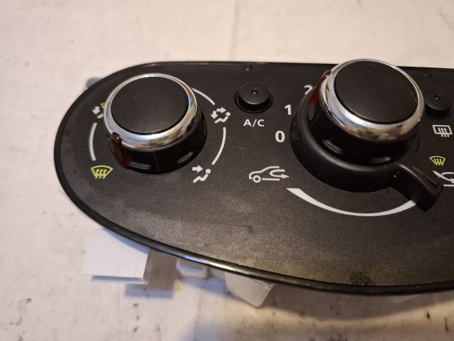 bontott DACIA DUSTER Fűtéskapcsoló (manuális klímás)