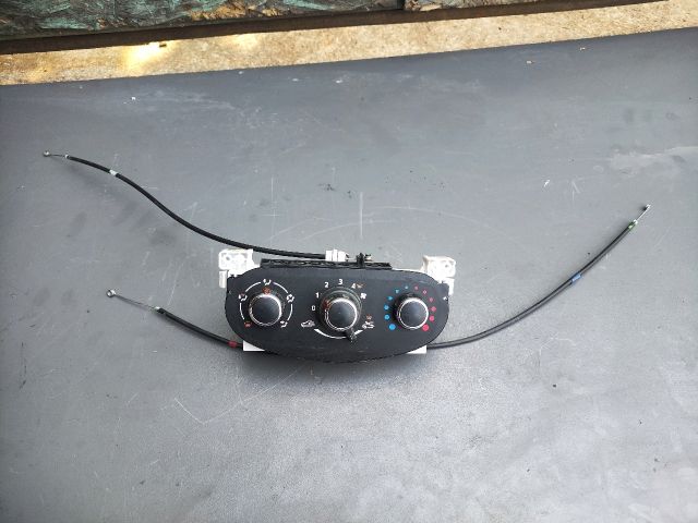 bontott DACIA DUSTER Fűtéskapcsoló (Nem klímás)