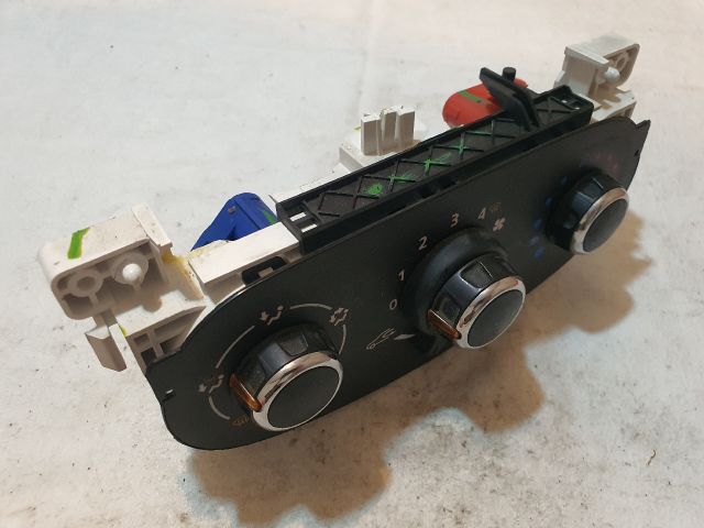 bontott DACIA DUSTER Fűtéskapcsoló (Nem klímás)