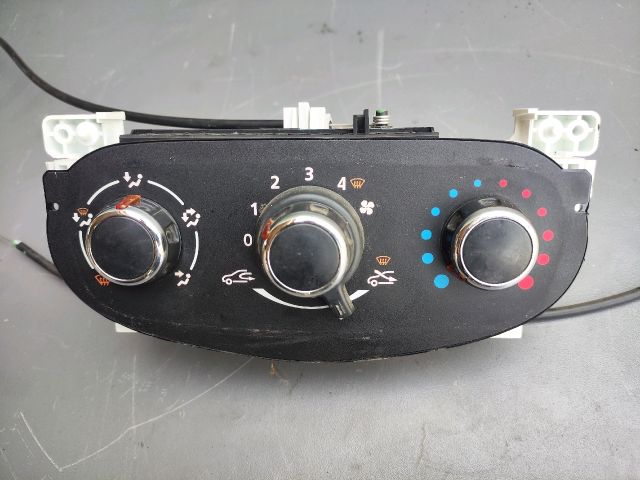 bontott DACIA DUSTER Fűtéskapcsoló (Nem klímás)