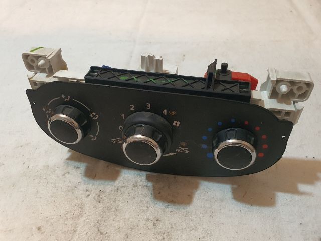 bontott DACIA DUSTER Fűtéskapcsoló (Nem klímás)