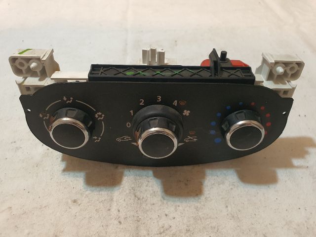 bontott DACIA DUSTER Fűtéskapcsoló (Nem klímás)