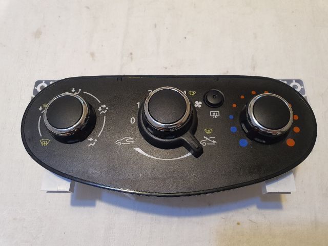 bontott DACIA DUSTER Fűtéskapcsoló (Nem klímás)