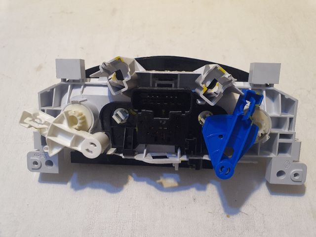 bontott DACIA DUSTER Fűtéskapcsoló (Nem klímás)