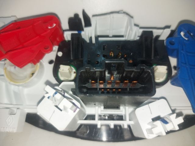 bontott DACIA DUSTER Fűtéskapcsoló