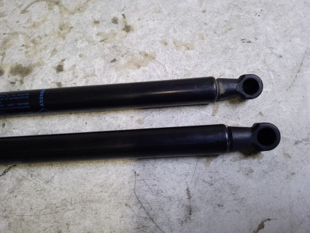 bontott DACIA DUSTER Gázrugós Kitámasztó Teleszkóp Motorháztető