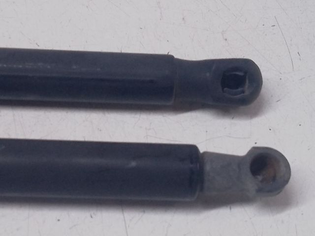 bontott DACIA DUSTER Gázrugós Kitámasztó Teleszkóp Pár Csomagtérajtó