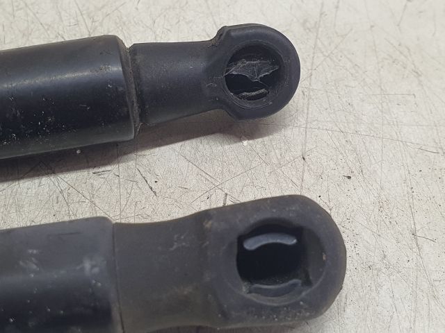 bontott DACIA DUSTER Gázrugós Kitámasztó Teleszkóp Pár Csomagtérajtó