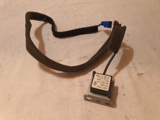 bontott DACIA DUSTER GPS Antenna