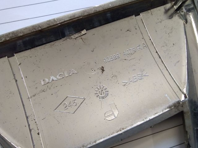 bontott DACIA DUSTER Hátsó Embléma