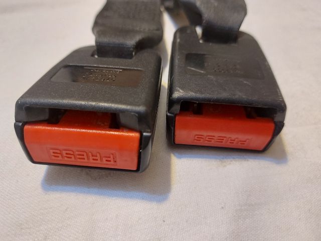 bontott DACIA DUSTER Hátsó középső Biztonsági Öv Csat