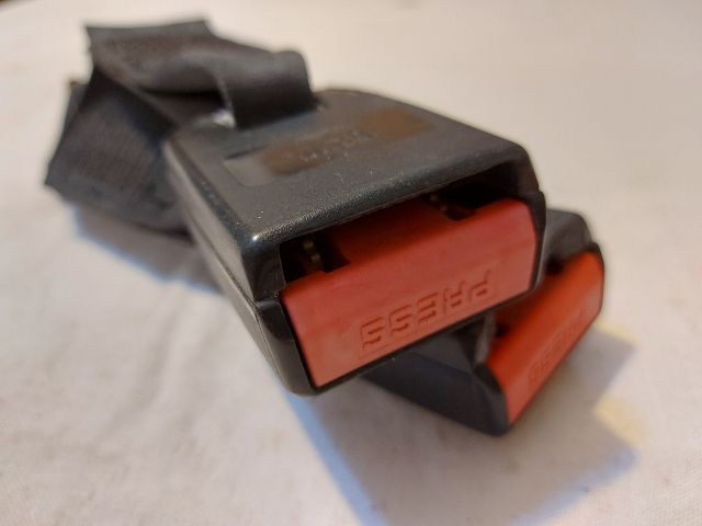 bontott DACIA DUSTER Hátsó középső Biztonsági Öv Csat