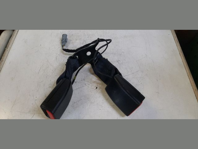 bontott DACIA DUSTER Hátsó középső Biztonsági Öv Csat