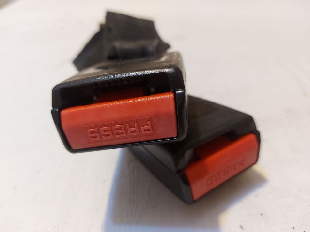 bontott DACIA DUSTER Hátsó középső Biztonsági Öv Csat