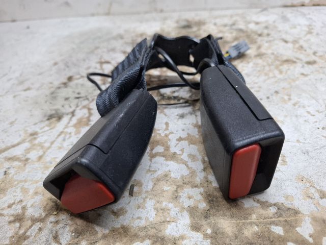 bontott DACIA DUSTER Hátsó középső Biztonsági Öv Csat