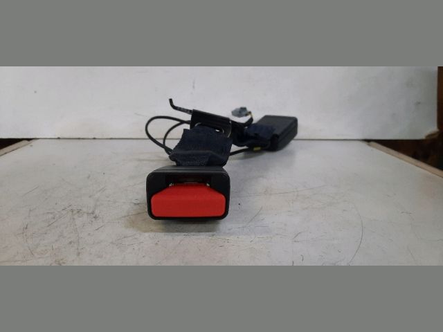 bontott DACIA DUSTER Hátsó középső Biztonsági Öv Csat