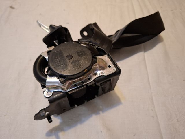 bontott DACIA DUSTER Hátsó középső Biztonsági Öv