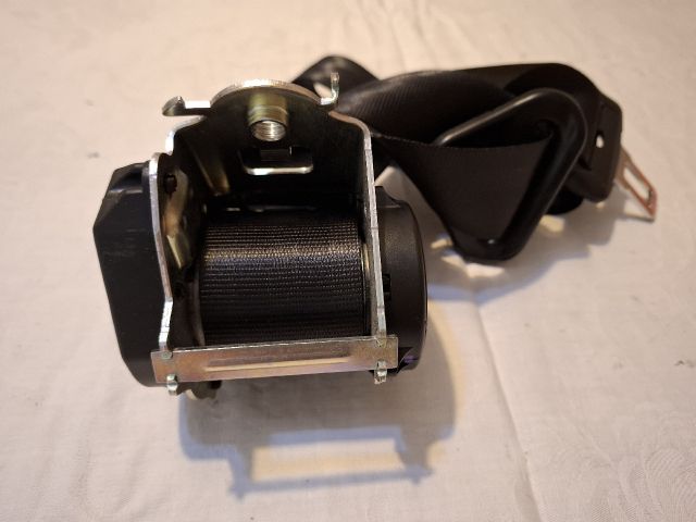 bontott DACIA DUSTER Hátsó középső Biztonsági Öv