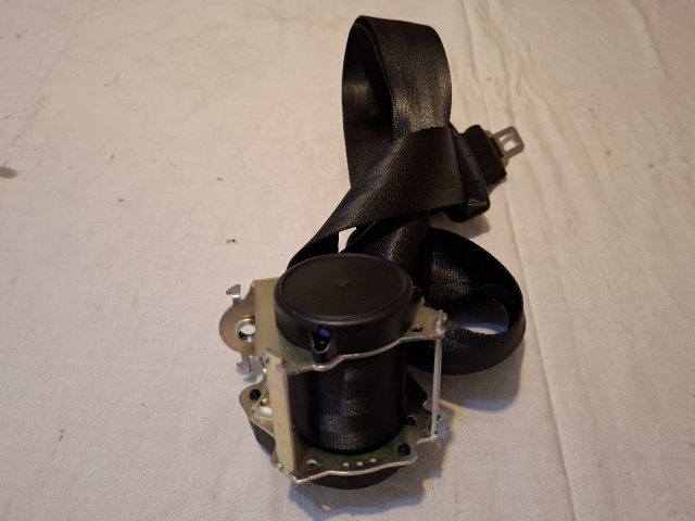 bontott DACIA DUSTER Hátsó középső Biztonsági Öv