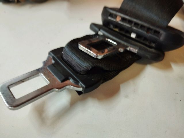 bontott DACIA DUSTER Hátsó középső Biztonsági Öv