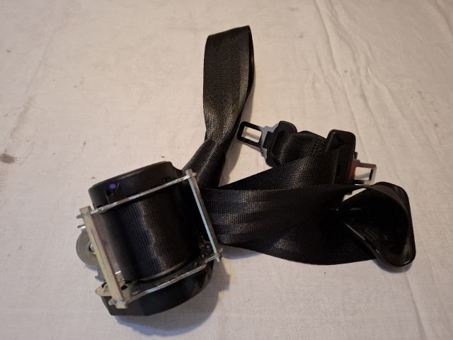 bontott DACIA DUSTER Hátsó középső Biztonsági Öv