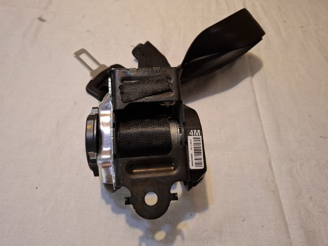 bontott DACIA DUSTER Hátsó középső Biztonsági Öv