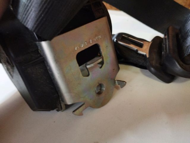 bontott DACIA DUSTER Hátsó középső Biztonsági Öv