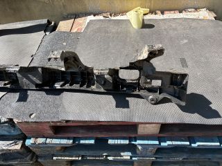 bontott DACIA DUSTER Hátsó középső Lökhárító Tartó (Műanyag)