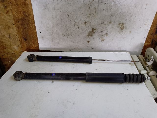 bontott DACIA DUSTER Hátsó Lengéscsillapító Pár