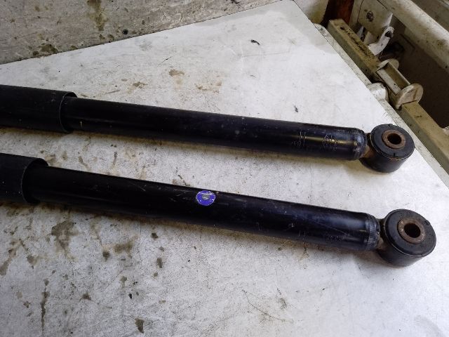 bontott DACIA DUSTER Hátsó Lengéscsillapító Pár