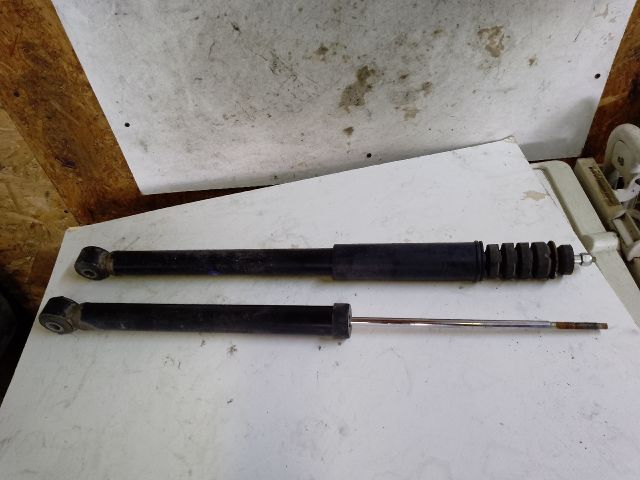 bontott DACIA DUSTER Hátsó Lengéscsillapító Pár