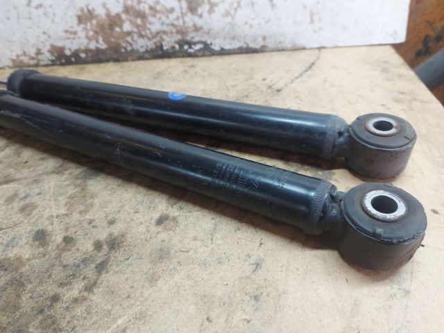 bontott DACIA DUSTER Hátsó Lengéscsillapító Pár