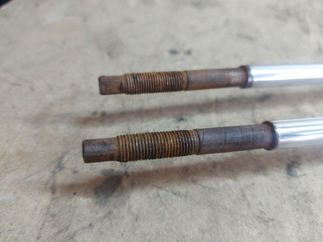 bontott DACIA DUSTER Hátsó Lengéscsillapító Pár